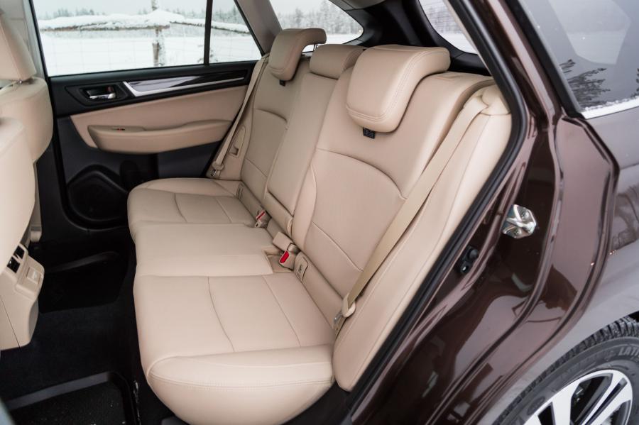 Интерьер Subaru Outback 2018 года  (WW) (фото 20 из 40)